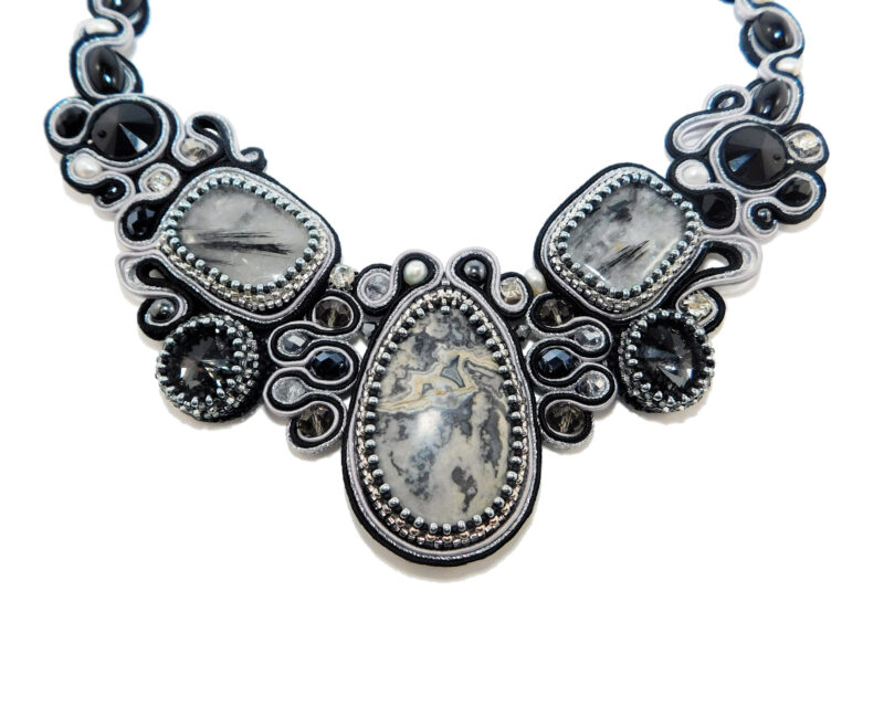 agate quartz bib necklace